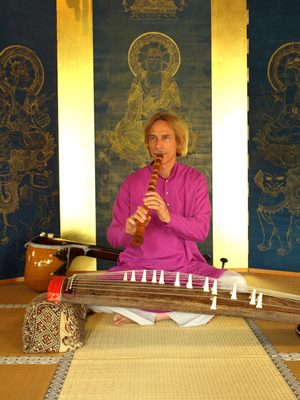 T M Hoffman ティム・ホッフマン　尺八・琴でインド古典音楽を演奏