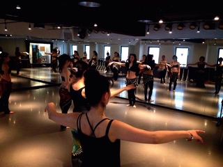 横浜で開催しているフュージョンベリーダンスクラスDahlia。
