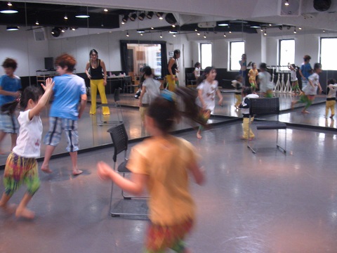 Zinniaキッズトライバルダンスクラス。毎週土曜日横浜で開催