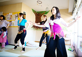 マタニティ、産後のママとベビーのためのベリーダンスエクササイズ。Callaクラス、月１回横浜にて開催